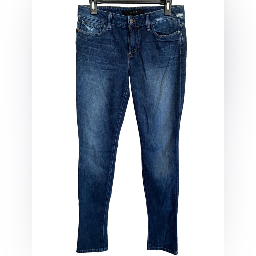 Joe’s Chelsea skinnies 28 X 32 in excellent condition. Soft, flattering denim.